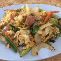 แหนมผัดไข่