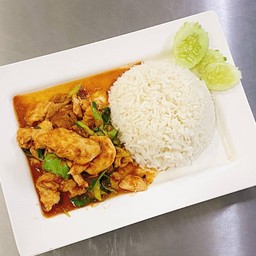 ข้าวผัดพริกแกง