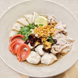 ก๋วยจั๊บญวนเนื้อสไลด์ฮาลาล อาหารตามสั่ง byเจ๊มิส