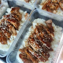ข้าวไก่ทอดซอสเกาหมี 🐻
