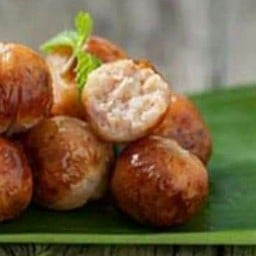 ส้มตำแต๋วจ๋าและหมูปิ้ง