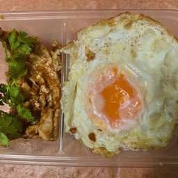 ข้าวหมูกระเทียม