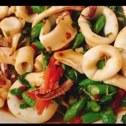 กะเพราปลาหมึก