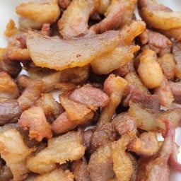 ข้าวหมูทอด หน้าคลินิค/ขนมจีน ก๋วยเตี๋ยวน้ำเงี้ยว หน้าคลีนิค