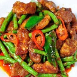 ผัดพริกแกงหมูชิ้นถั่วฟักยาว(เปฺ็นกับ)