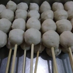 ลูกชิ้นทอดน้องพอใจ