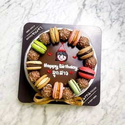 Ferrero+macaron on larna cake 2 pound