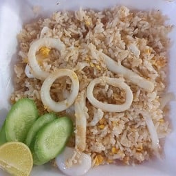 ข้าวผัดปลาหมึก