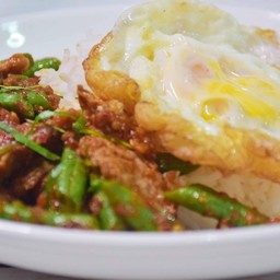 ข้าวราดผัดพริกแกงหมู(ไม่รวมไข่)