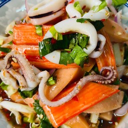 ยำปลาหมึก+ปูอัด+ใส้กรอก