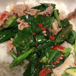 คะน้าหมูชิ้น