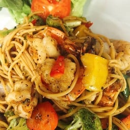 Fried Spaghetti with Shrimp and black pepper Sauce
