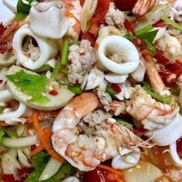 [อร่อยซ่ากับโค้ก] ยำรวม +  โค้ก ออริจินัล (กระป๋อง)