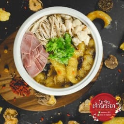 กินเหลา by เจ้าพระยา ( กุ้ง ปูอบวุ้นเส้น กระเพาะปลา อาหารตามสั่ง )