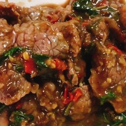 กะเพราเนื้อ-ราดข้าว