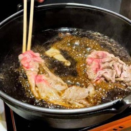 Ko sukiyaki (สุกี้น้ำดำ)