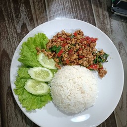 ข้าวราดผัดกะเพรา