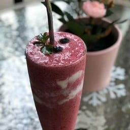 Mixed berries yogurt smoothie มิกซ์เบอรรี่โยเกิร์ตปั่น