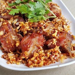 ซี่โครงทอดกระเทียมพริกไทย