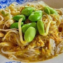 เดือนขนมจีนอาหารตามสั่ง