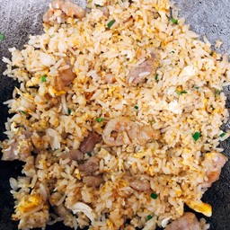 ข้าวผัดหอมกะทะ