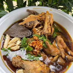 ก๋วยเตี๋ยวไก่มะระรสเด็ดเจ้าเก่า ลุงขี้โม้