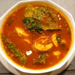 แกงส้มกุ้งชะอมไข่ทอด