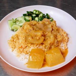 ข้าวราดแกงกะหรี่เอ๊นหมู