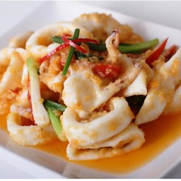 ปลาหมึกผัดไข่เค็ม