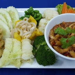 Smoking shrimp with spicy shrimp paste,served with vegetables