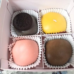 ขนมเปี๊ยะลาวารวมรส 4 ชิ้น (รายละเอียดในคำอธิบาย) Mix Lava Pia 4 Pcs ( See Description )