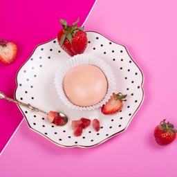ขนมเปี๊ยะลาวาสตแเบอรี่ครีมชัสพาย กล่อง 4 ชิ้น Strawberry Cream Cheese Pie 4 Pcs