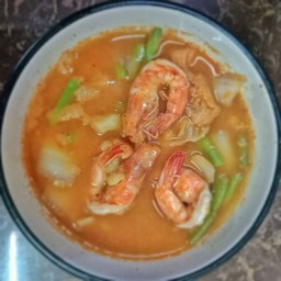 แกงส้มผักรวมกุ้งสด