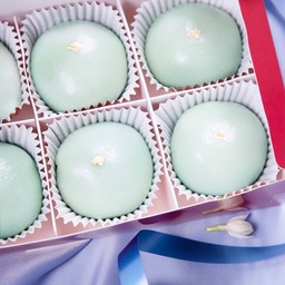 ขนมเปี๊ยะลาวามะพร้าวน้ำหอมอ่อน กล่อง 4 ชิ้น Young Coconut Lava Pia 4 Pcs