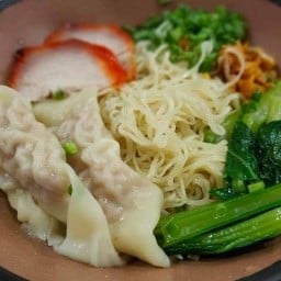 เอ็นบีบะหมี่เกี๊ยว&เฟรนฟรายทอด(ตลาดนพเก้า) ตลาดนพเก้า