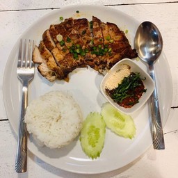 ข้าวสเต็กหมูจิ้มแจ่ว