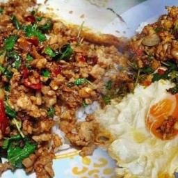 กระเพราโบราณ พริกแห้ง โคตรเด็ด เผ็ดถึงใจ (เจ้าเก่า)