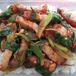 บ้านศิลาภรณ์ อาหารตามสั่ง ก๋วยเตี๋ยวหมูตุ๋น