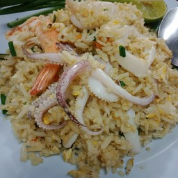 ข้าวผัดกุ้งหมึก