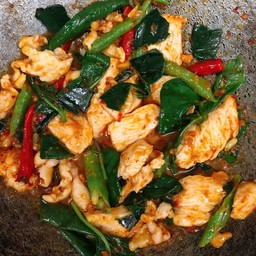 ข้าวไก่ผัดพริกแกง