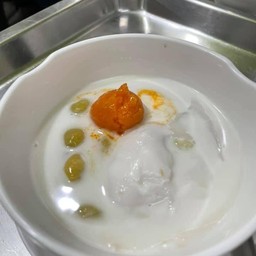 บัวลอยไข่เค็มมะพร้าวอ่อน