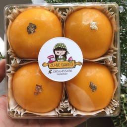 เปี๊ยะลาวาไส้ทะลัก by Ju-Ne Baked