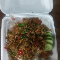 ข้าวผัดกระเพราหมู