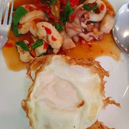 ข้าวผัดกระเพรารวมมิตร