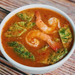 แกงส้มชะอมชุบไข่ทอด