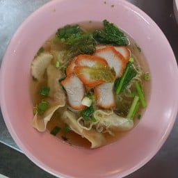 ชายสี่ บะหมี่เกี๊ยว หน้าโลตัสตลาดต้นพะยอม