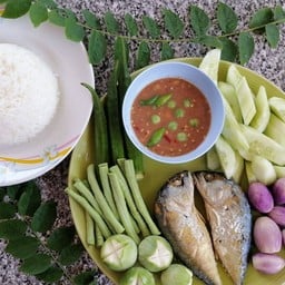 น้ำพริกกะปิ กะเพราโบราณ บ้านไตเติ้ล