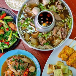 เตี๋ยวตุ๋นหม้อไฟ นายเร มาบตาพุด