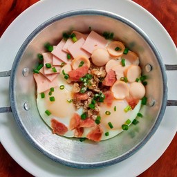 ไข่กระทะรวม (หมู+แฮม+กุนเชียง+ไส้กรอก)