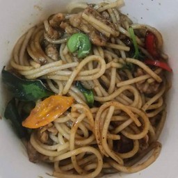 สปาเก็ตตี้ผัดซอสเขียวหวาน